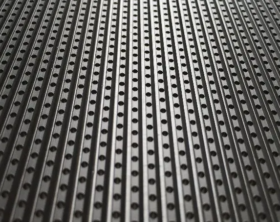 Corrugated hole screen plate